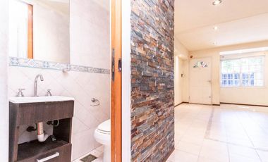 Triplex 4 amb. con patio, parrilla y garage