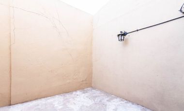 Triplex 4 amb. con patio, parrilla y garage