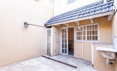 Triplex 4 amb. con patio, parrilla y garage