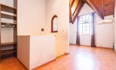 Triplex 4 amb. con patio, parrilla y garage