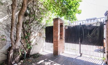 Triplex 4 amb. con patio, parrilla y garage