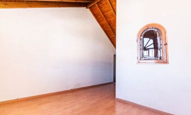 Triplex 4 amb. con patio, parrilla y garage