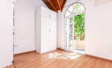 Triplex 4 amb. con patio, parrilla y garage