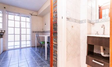 Triplex 4 amb. con patio, parrilla y garage