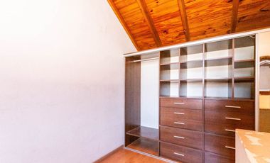 Triplex 4 amb. con patio, parrilla y garage