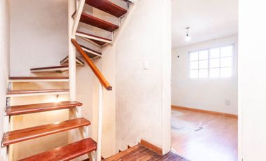Triplex 4 amb. con patio, parrilla y garage