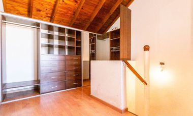 Triplex 4 amb. con patio, parrilla y garage