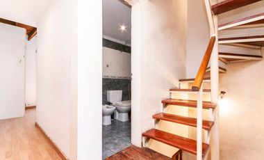 Triplex 4 amb. con patio, parrilla y garage