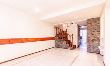 Triplex 4 amb. con patio, parrilla y garage