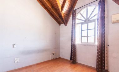 Triplex 4 amb. con patio, parrilla y garage