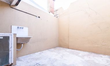 Triplex 4 amb. con patio, parrilla y garage