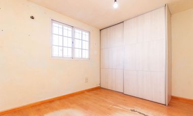 Triplex 4 amb. con patio, parrilla y garage