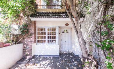 Triplex 4 amb. con patio, parrilla y garage
