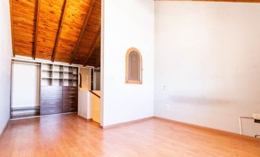 Triplex 4 amb. con patio, parrilla y garage