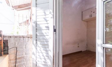 Triplex 4 amb. con patio, parrilla y garage