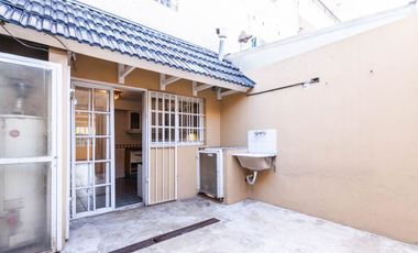 Triplex 4 amb. con patio, parrilla y garage