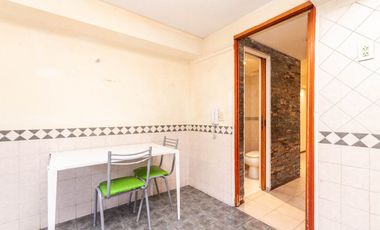 Triplex 4 amb. con patio, parrilla y garage