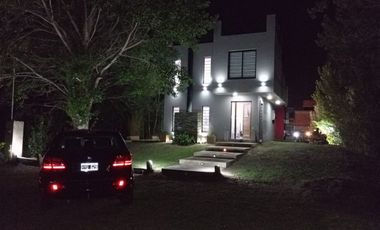 CASA CON AMPLIO PATIO COSTA DEL ESTE VENTA