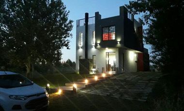 CASA CON AMPLIO PATIO COSTA DEL ESTE VENTA