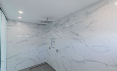 Casa en 2 Plantas con Cochera Venta Banfield BsAs.