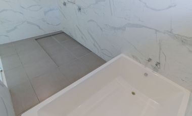Casa en 2 Plantas con Cochera Venta Banfield BsAs.