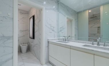 Casa en 2 Plantas con Cochera Venta Banfield BsAs.