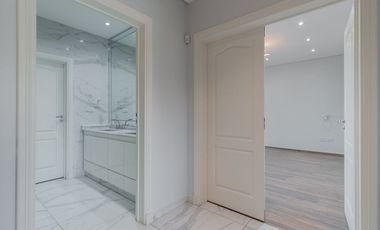 Casa en 2 Plantas con Cochera Venta Banfield BsAs.
