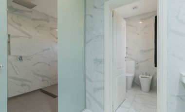Casa en 2 Plantas con Cochera Venta Banfield BsAs.