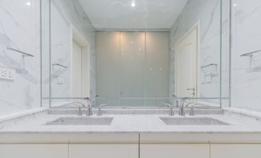 Casa en 2 Plantas con Cochera Venta Banfield BsAs.
