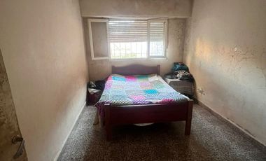 VENTA CASA de 3 dormitorios con local comercial.-
