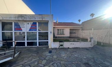 VENTA CASA de 3 dormitorios con local comercial.-