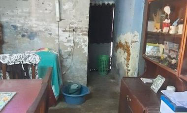 Venta casa a refaccionar sobre esquina