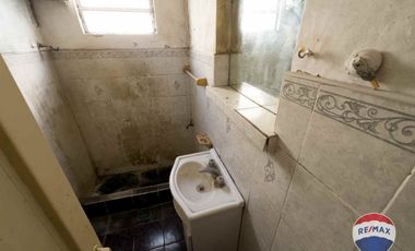 CASA DOS AMBIENTES VENTA MONTE GRANDE A RECICLAR