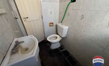 CASA DOS AMBIENTES VENTA MONTE GRANDE A RECICLAR