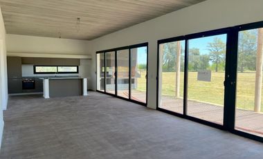 CASA EN VENTA LOBOS 3 DORMITORIOS LA FEDERALA