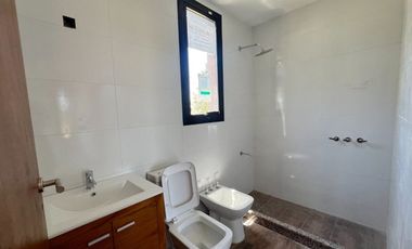 CASA EN VENTA LOBOS 3 DORMITORIOS LA FEDERALA