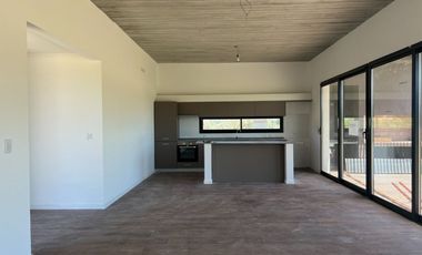 CASA EN VENTA LOBOS 3 DORMITORIOS LA FEDERALA