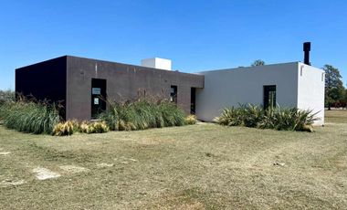 CASA EN VENTA LOBOS 3 DORMITORIOS LA FEDERALA