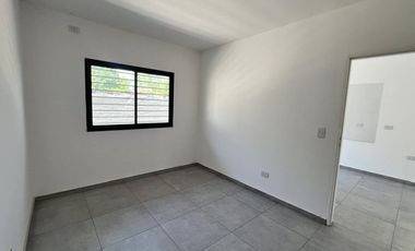 DEPARTAMENTO 2 AMBIENTES C/PATIO JOSE C. PAZ