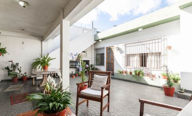 Casa 2/3 Familias. Patio. Terraza. Cochera. Gerli