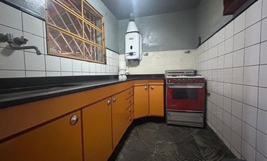 Amplia casa 5 amb en Lanús Oeste