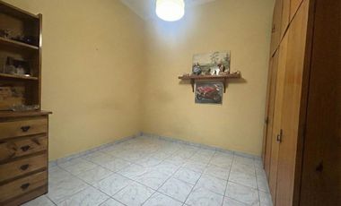 Amplia casa 5 amb en Lanús Oeste