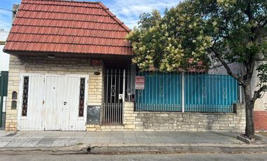 Amplia casa 5 amb en Lanús Oeste