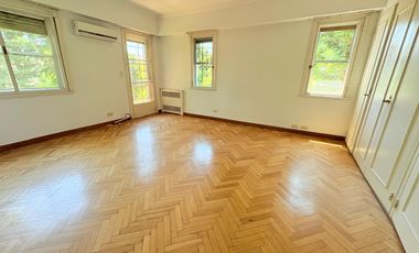 Acassuso via a Libertador, muy buena Casa en Venta, 5 dormitorios , dependencia , pileta