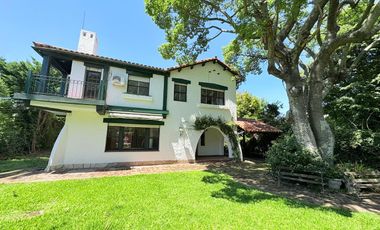 Acassuso via a Libertador, muy buena Casa en Venta, 5 dormitorios , dependencia , pileta