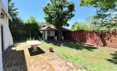 Acassuso via a Libertador, muy buena Casa en Venta, 5 dormitorios , dependencia , pileta