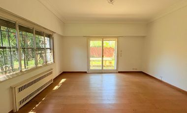 Acassuso via a Libertador, muy buena Casa en Venta, 5 dormitorios , dependencia , pileta