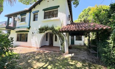 Acassuso via a Libertador, muy buena Casa en Venta, 5 dormitorios , dependencia , pileta
