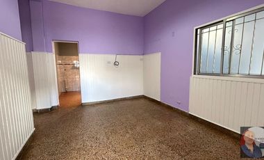 Casa actualmente dividida en 2, con rentas!