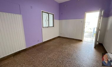 Casa actualmente dividida en 2, con rentas!